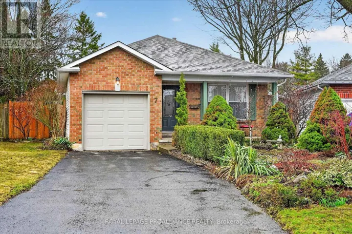 7 DALEVIEW COURT, Peterborough (Monaghan Ward 2), Ontario K9J8E6