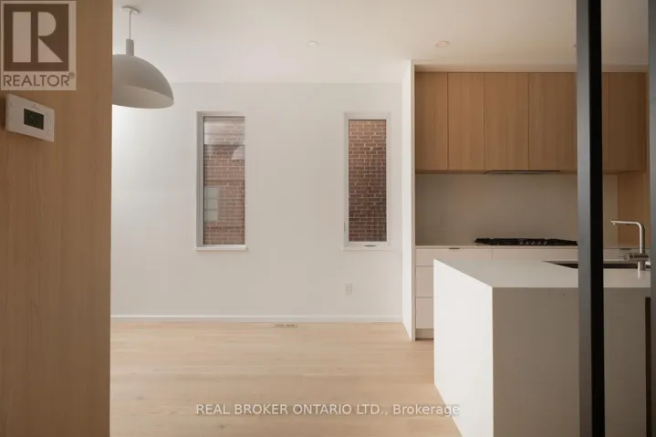 B - 36 ARUNDEL AVENUE, Toronto (Playter Estates-Danforth), Ontario M4K3A2