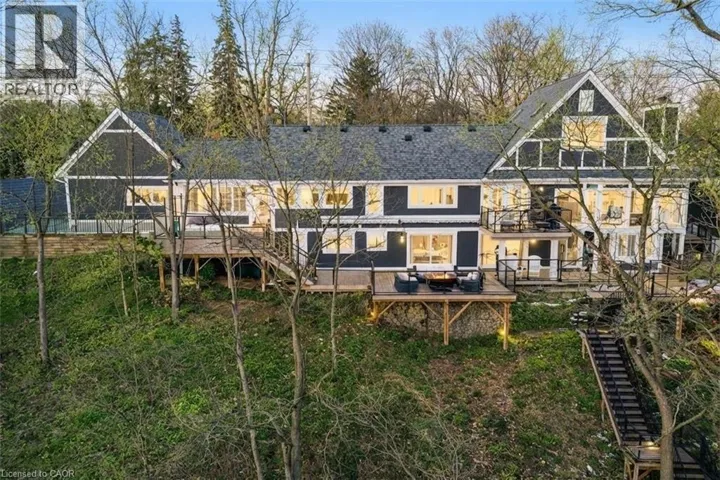 382 TRAFALGAR Road, Oakville, Ontario L6J3H5