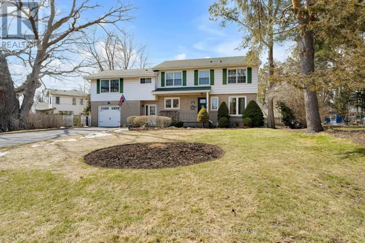 46 WATTS CRESCENT, Kingston (Central City West), Ontario K7M2P3