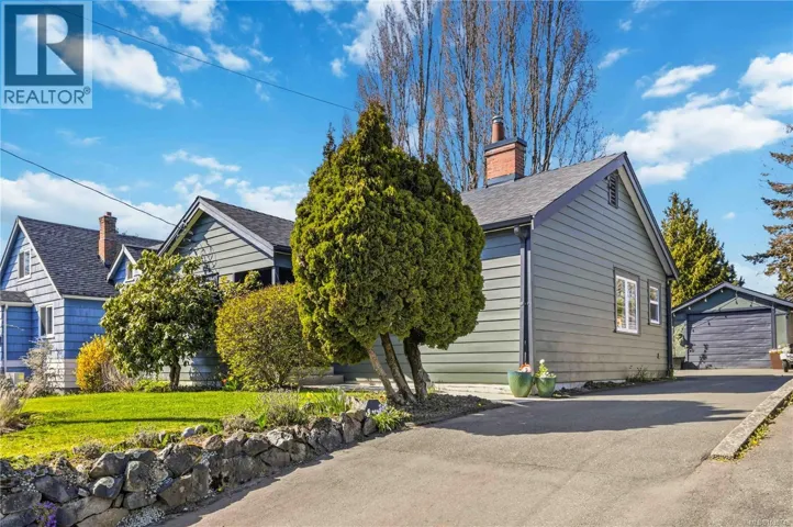 958 Tattersall Dr, Saanich, British Columbia V8W2W9