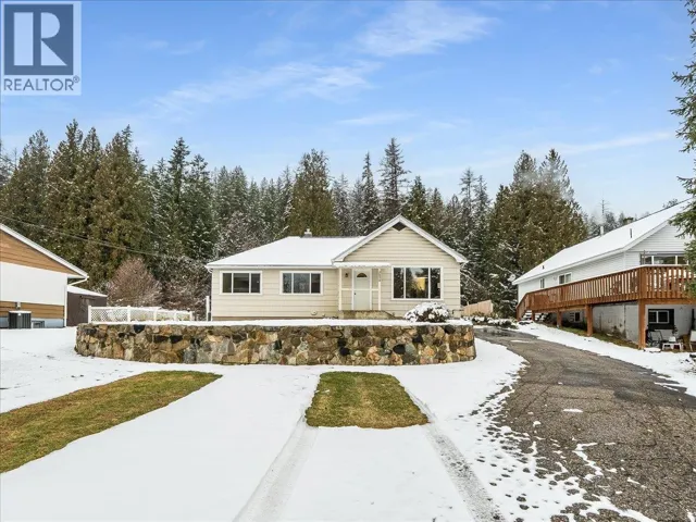 2824 9th Avenue, Castlegar, British Columbia V1N2Z1