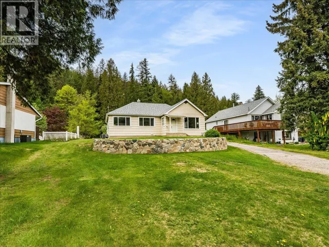 2824 9th Avenue, Castlegar, British Columbia V1N2Z1