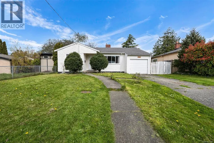 1662 Freeman Ave, Saanich, British Columbia V8P1P6