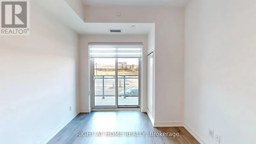 212 - 56 LAKESIDE TERRACE, Barrie (Little Lake), Ontario L4M7B9