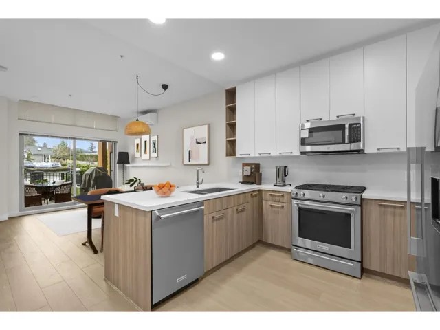 14022 NORTH BLUFF ROAD, White Rock, British Columbia V4B3C3