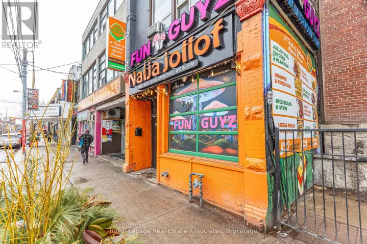 592 QUEEN STREET W, Toronto (Trinity-Bellwoods), Ontario M6J1E3
