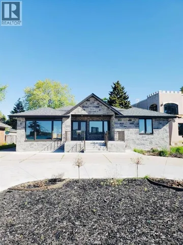 2135 RIVERSIDE DRIVE, Windsor, Ontario N9B1A8