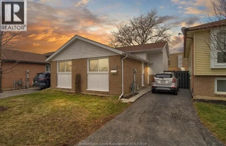 9940 FOREST GLADE COURT, Windsor, Ontario N8R1W7