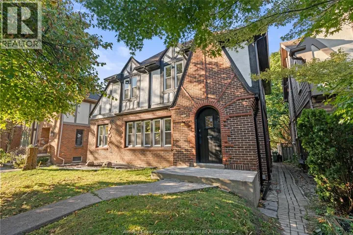 2163 VICTORIA, Windsor, Ontario N8X1P8