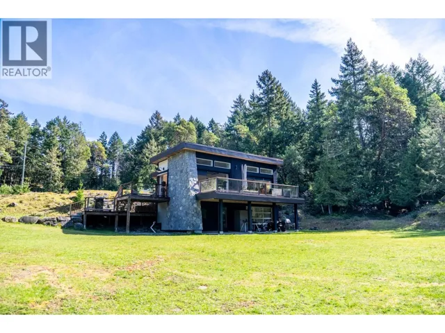 5582 HOOSON ROAD, Pender Island, British Columbia V0N2M1