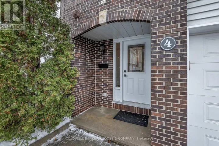4 ALMOND LANE, Ottawa, Ontario K2L3T2