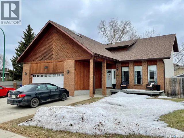 302 Nokomis PLACE, Saskatoon, Saskatchewan S7K5E2
