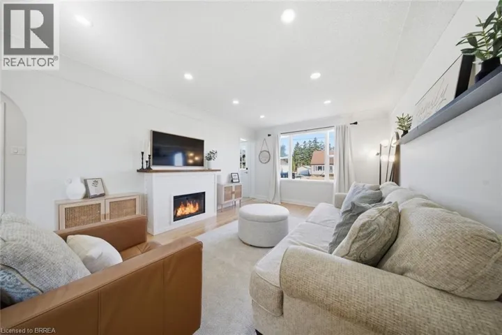 31 WILLOW Drive, Brantford, Ontario N3R2W5