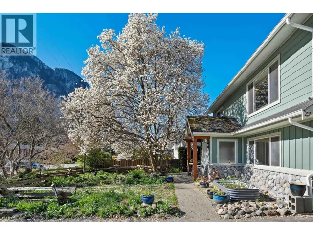 38127 WESTWAY AVENUE, Squamish, British Columbia V8B0X6