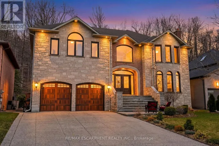 82 MAPLE DRIVE, Hamilton (Stoney Creek), Ontario L8G3C2