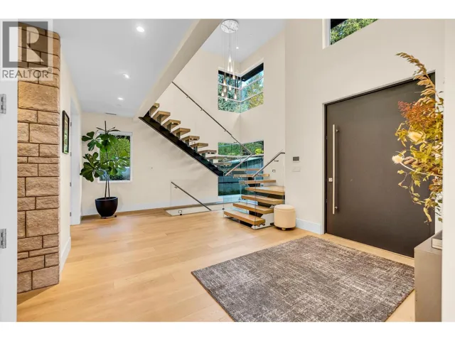 5141 SARITA AVENUE, North Vancouver, British Columbia V7R2M4