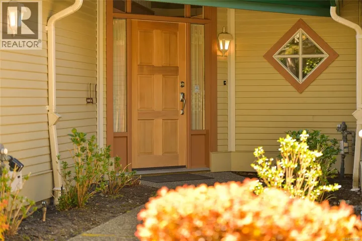 13 520 Marsett Pl, Saanich, British Columbia V8X7J1