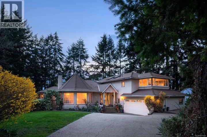 2832 Cadboro Bay Rd, Oak Bay, British Columbia V8R5J9