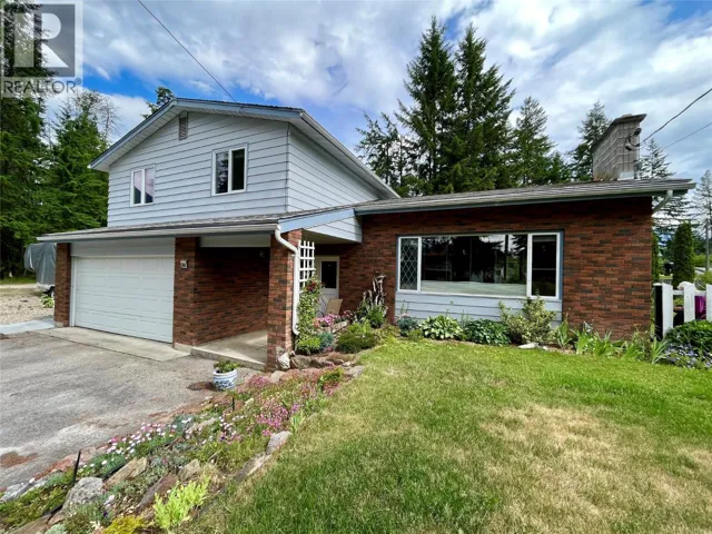 609 10th Avenue NW, Nakusp, British Columbia V0G1R0
