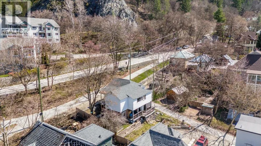 210 Park Street, Nelson, British Columbia V1L2G6