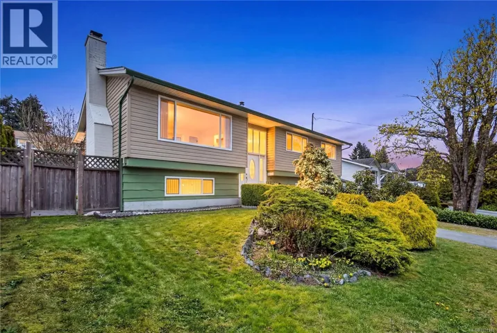 3121 Country Club Dr, Nanaimo, British Columbia V9T3G6