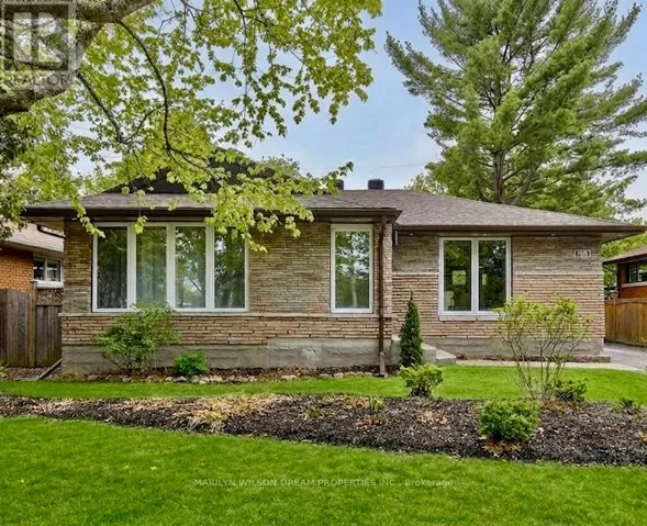 2105 BANGOR STREET, Ottawa, Ontario K1G2X6