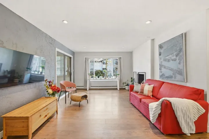 301 1381 MARTIN STREET, White Rock, British Columbia V4B3W6