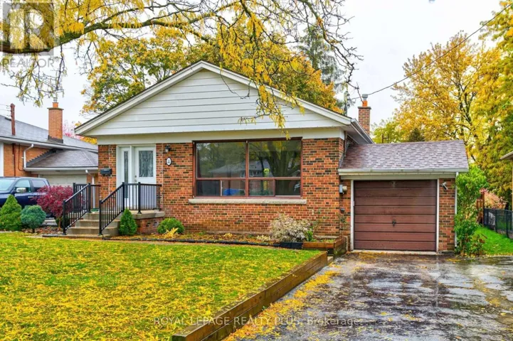 4 NASHLAND AVENUE, Toronto (Princess-Rosethorn), Ontario M9B2V4