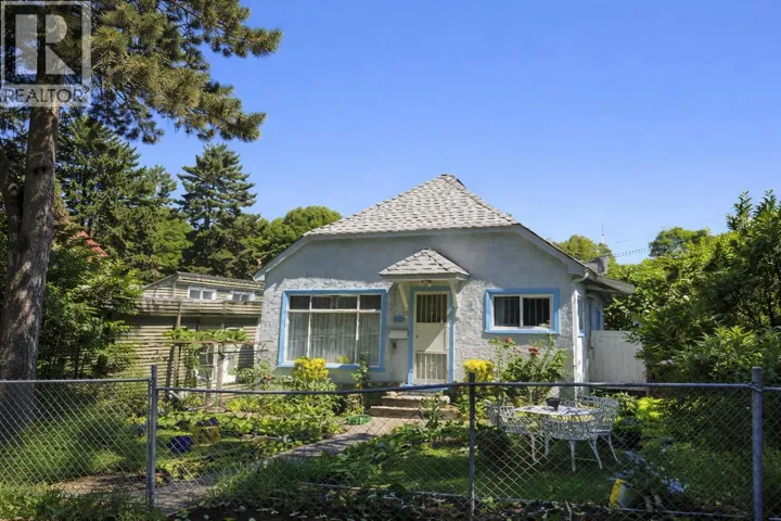 2719 DUKE STREET, Vancouver, British Columbia V5R4S8