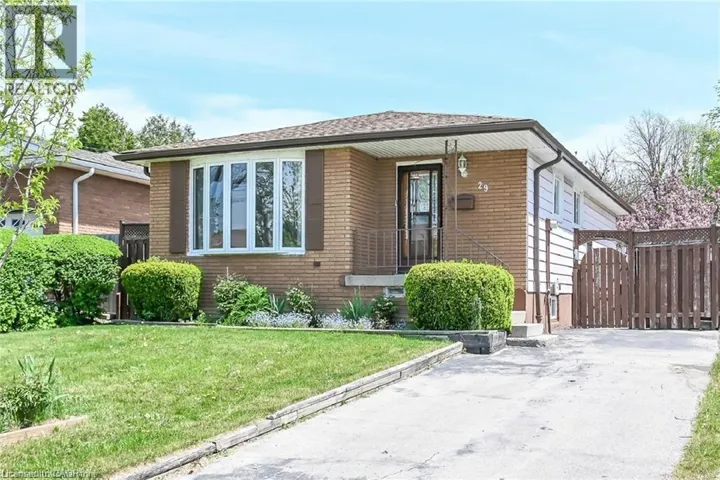 29 BIRCHCLIFFE Crescent, Hamilton, Ontario L8T4K6