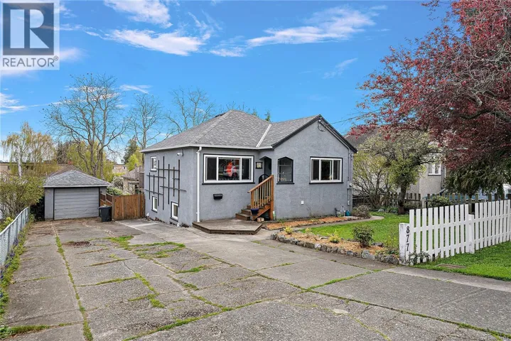 877 Wollaston St, Esquimalt, British Columbia V9A5A9