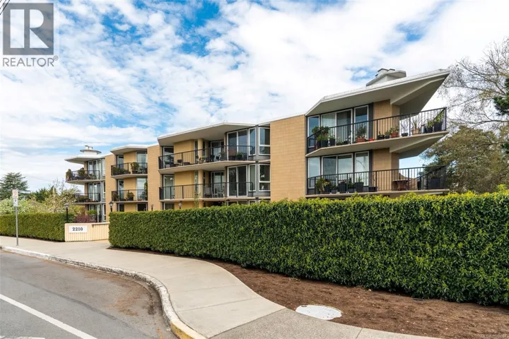 401 2210 Cadboro Bay Rd, Oak Bay, British Columbia V8R5G9