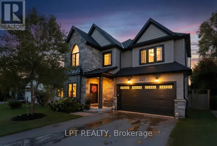 258 ANDREW STREET, Newmarket (Central Newmarket), Ontario L3Y1H2