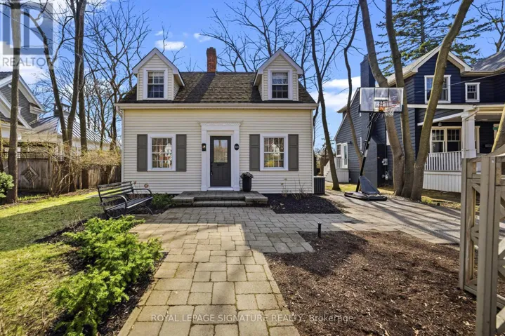 348 DOUGLAS AVENUE, Oakville (OO Old Oakville), Ontario L6J3S6