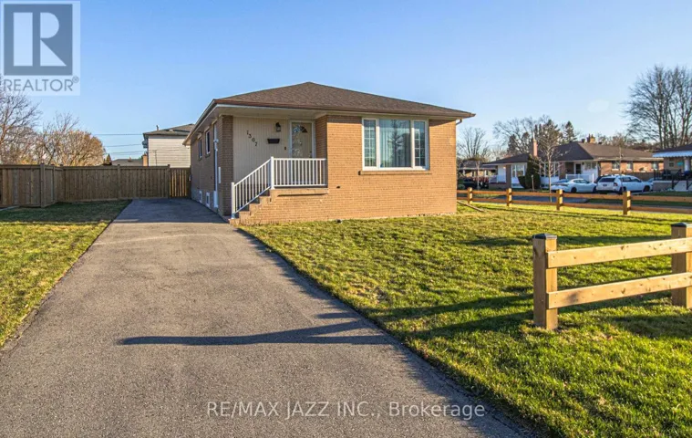 1367 GARVOLIN AVENUE, Pickering (Bay Ridges), Ontario L1W1J5