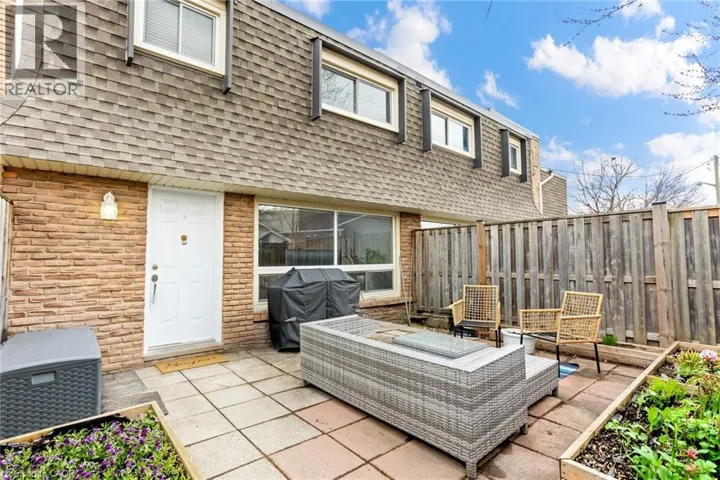 7 VIKING Court Unit# 406, Grimsby, Ontario L3M3T8