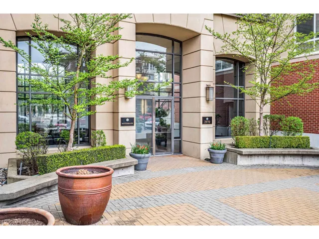 111 2970 KING GEORGE BOULEVARD, Surrey, British Columbia V4P0E6