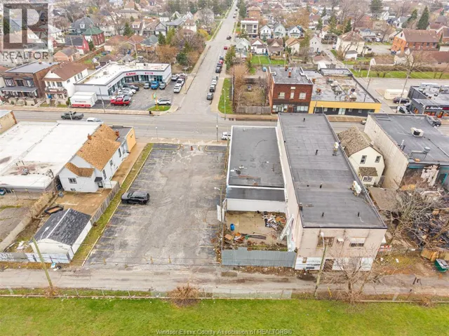 1092 WYANDOTTE STREET East, Windsor, Ontario N9A3K2