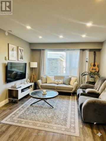 8 RALGREEN CRESCENT, Kitchener, Ontario N2M1T9