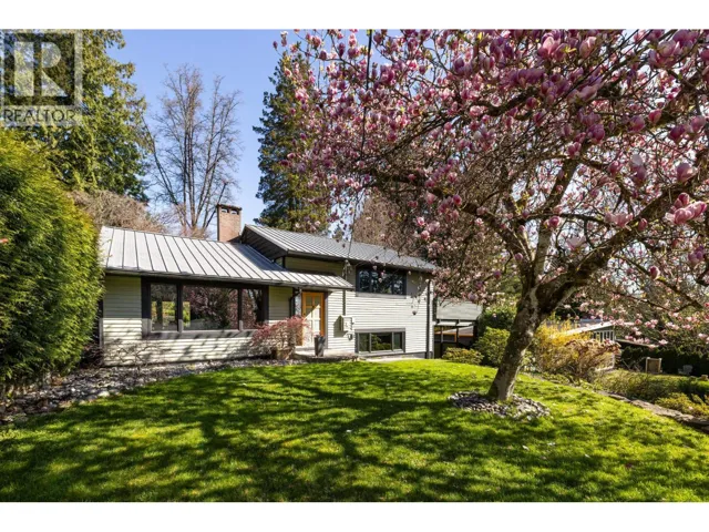 1374 E 15TH STREET, North Vancouver, British Columbia V7J1K8