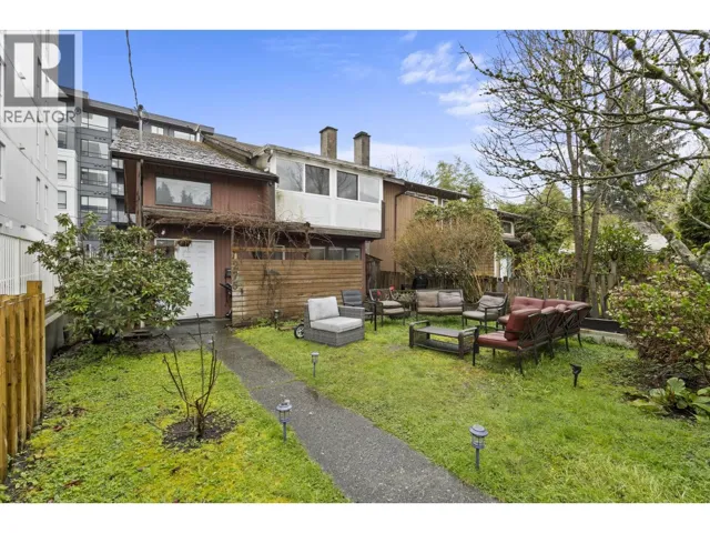 275 ORWELL STREET, North Vancouver, British Columbia V7J2G2