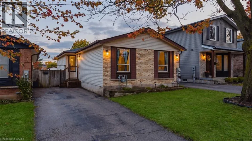 160 CARTER Crescent, Cambridge, Ontario N1R6A9