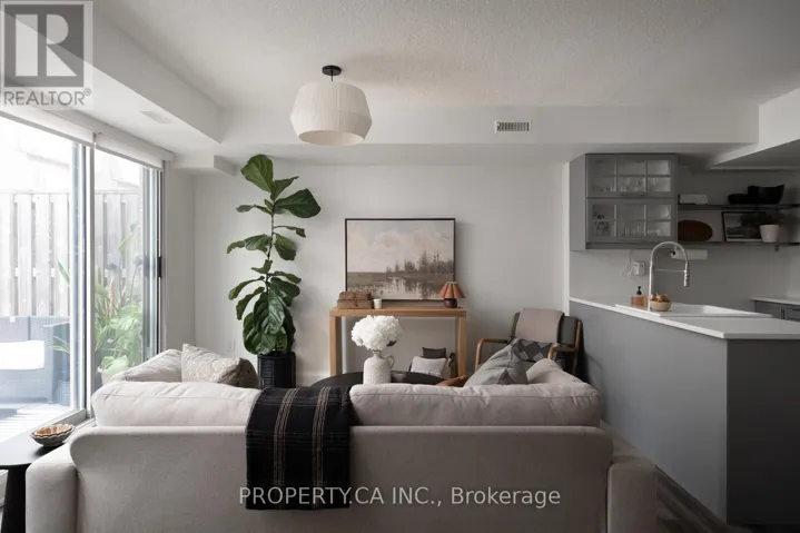 133 - 25 TURNTABLE CRESCENT, Toronto (Dovercourt-Wallace Emerson-Junction), Ontario M6H4K8