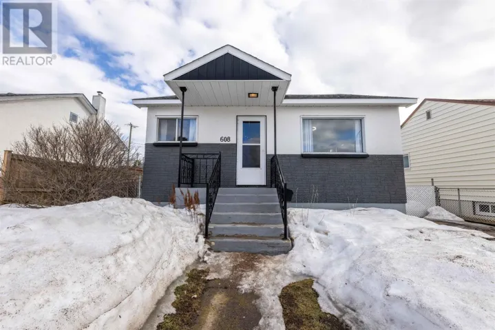 608 Gore ST W, Thunder Bay, Ontario P7E3S3