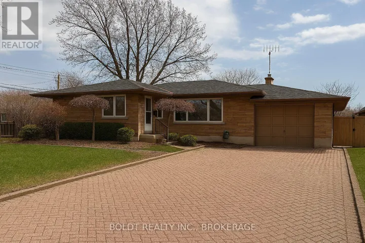 32 OLD OXFORD DRIVE, St. Catharines (Vine/Linwell), Ontario L2M2K1