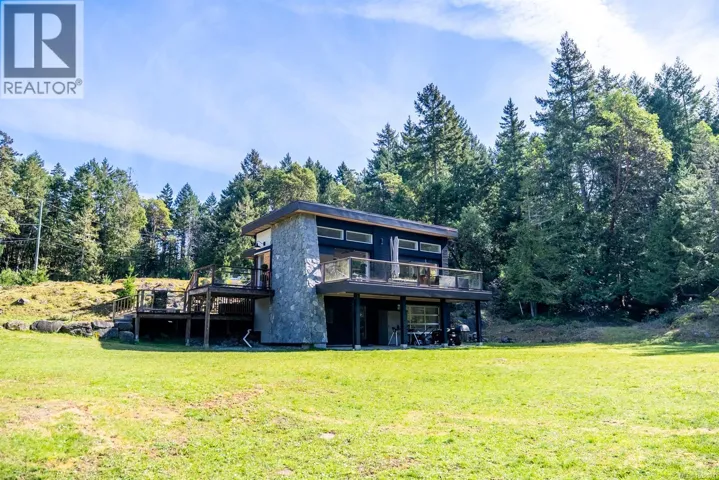 5582 Hooson Rd, Pender Island, British Columbia V0N2M1