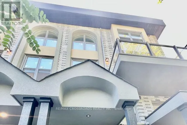 9 - 300 RAILWAY ENGINE HOUSE WAY STREET, Whitby (Downtown Whitby), Ontario L1N0P7