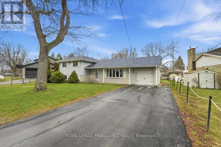8 FENWOOD CRESCENT, Prince Edward County (Ameliasburgh), Ontario K8N4Z7