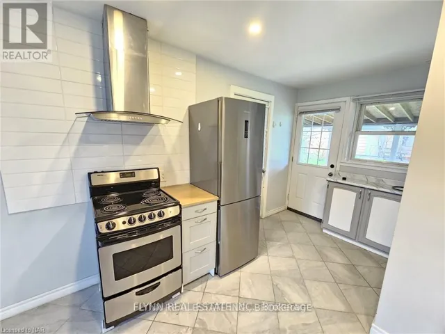 2 - 99 GOLDEN BOULEVARD, Welland (Lincoln/Crowland), Ontario L3B1H8